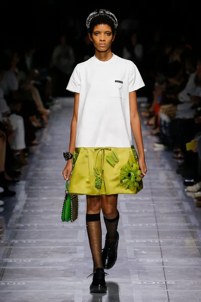 Look 50